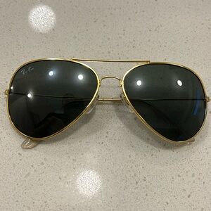 Classic ray ban aviator sunglasses